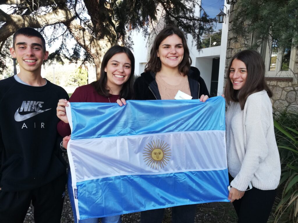 Argentina - studenti con bandiera